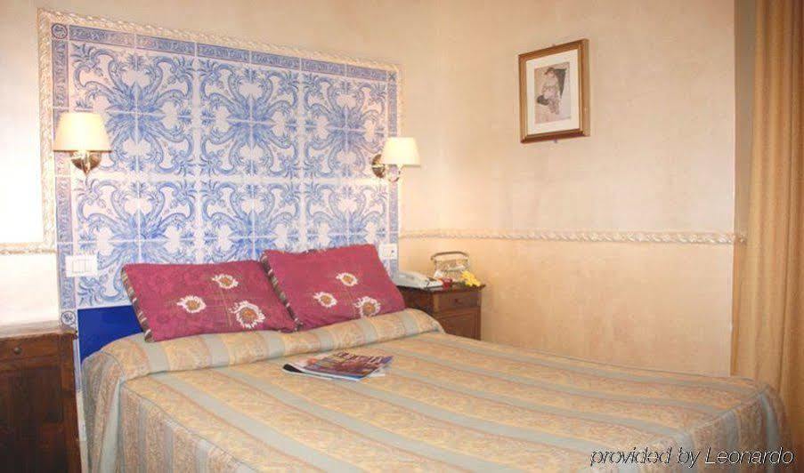 Hotel Picasso Рим Номер фото